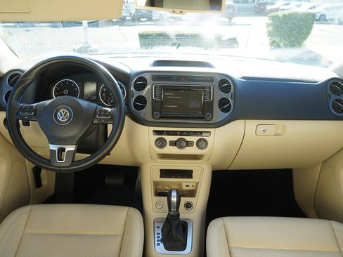 Used 2017 Volkswagen Tiguan S image 27