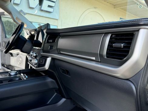 Used 2024 Ford Expedition XLT image 28