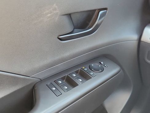 Used 2025 Hyundai Kona SEL FWD image 19