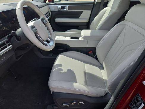 Used 2025 Hyundai Santa Fe SEL FWD image 16