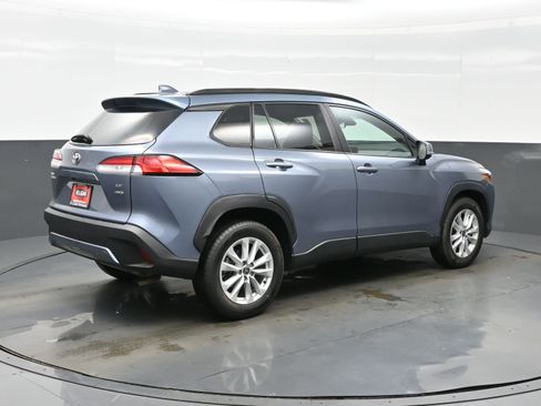Used 2022 Toyota Corolla Cross LE w/ Moonroof Package image 6