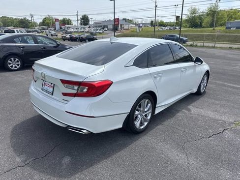 Used 2018 Honda Accord Touring image 8