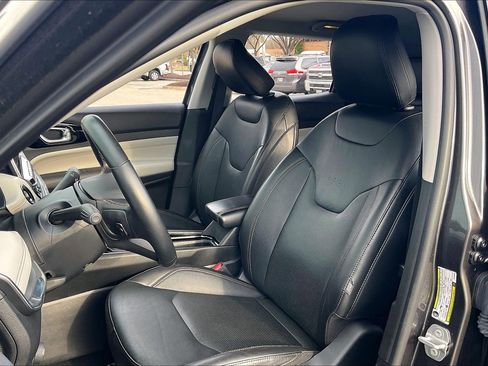 Used 2022 Jeep Compass Limited image 29