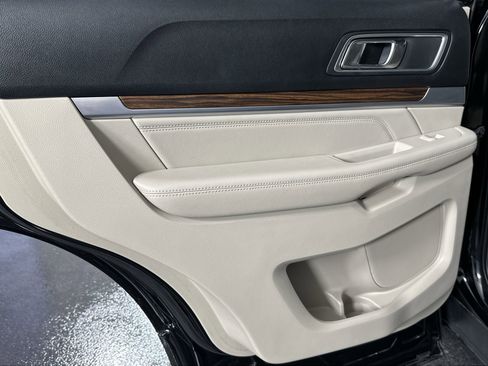 Used 2018 Ford Explorer Limited image 34