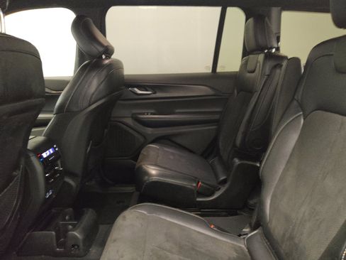 Used 2023 Jeep Grand Cherokee L Laredo image 18