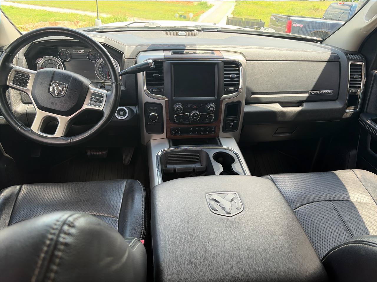 Used 2018 RAM 3500 Laramie w/ Convenience Group AWD/4WD image 17