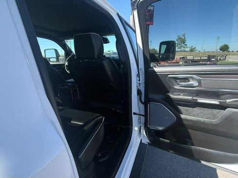 Used 2025 RAM 1500 Laramie AWD/4WD image 24