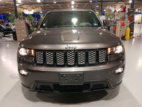 Used 2020 Jeep Grand Cherokee Altitude AWD/4WD image 9
