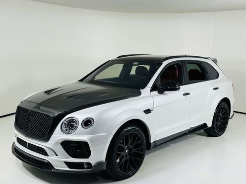 Used 2017 Bentley Bentayga image 2