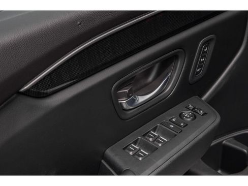 Used 2025 Honda Pilot Black Edition image 21