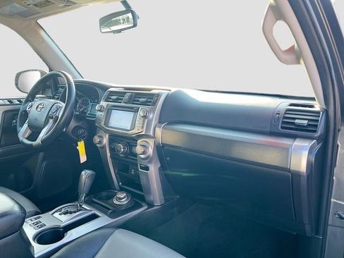 Used 2018 Toyota 4Runner SR5 Premium image 30