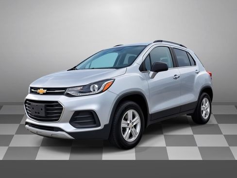 Certified 2020 Chevrolet Trax LT w/ LT Convenience Package AWD/4WD image 3