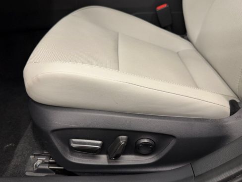 Used 2024 Toyota Prius XLE AWD/4WD image 12