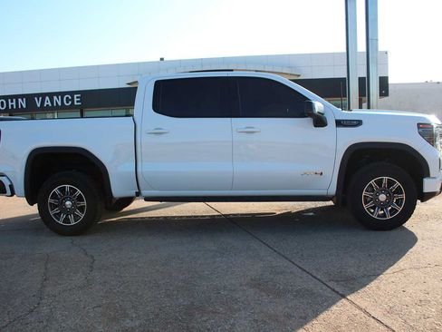 Used 2024 GMC Sierra 1500 AT4 w/ Technology Package AWD/4WD image 16