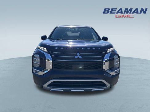 Used 2023 Mitsubishi Outlander SE image 2