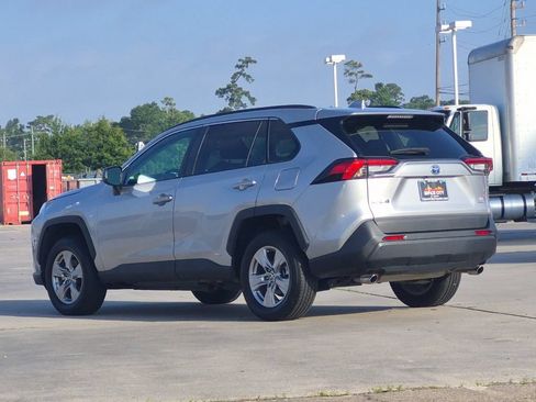 Used 2024 Toyota RAV4 LE AWD/4WD image 4