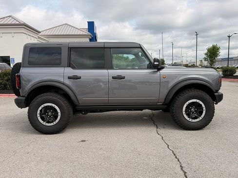 Used 2023 Ford Bronco Badlands w/ Sasquatch Package AWD/4WD image 8