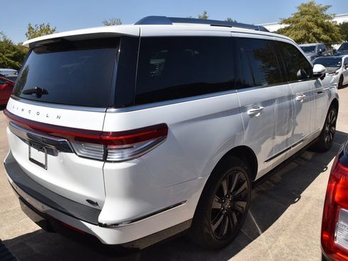 Used 2023 Lincoln Navigator Reserve AWD/4WD image 5