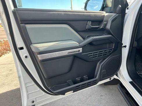 Used 2025 Toyota 4Runner Trailhunter image 10