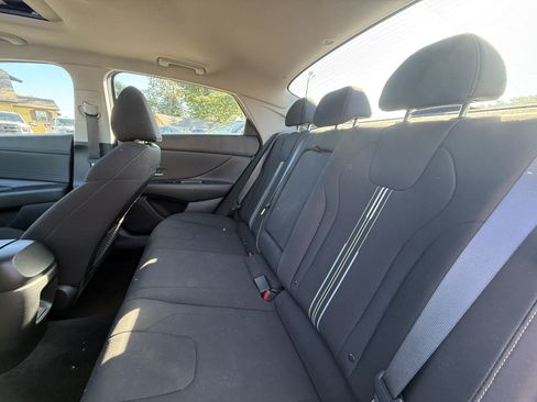 Used 2025 Hyundai Elantra SEL FWD image 25