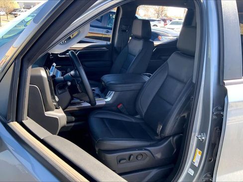 Used 2024 Chevrolet Silverado 1500 LT Trail Boss w/ Convenience Package II image 8