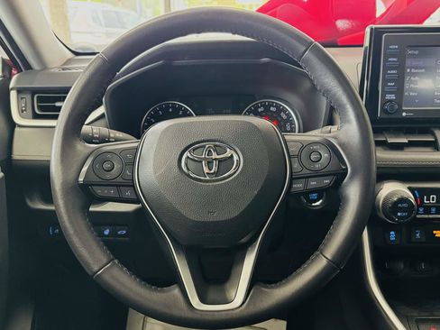 Used 2022 Toyota RAV4 XLE Premium AWD/4WD image 39
