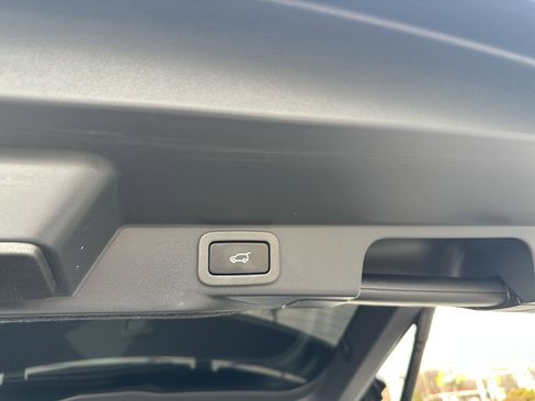 Used 2021 Land Rover Range Rover Sport HST image 24