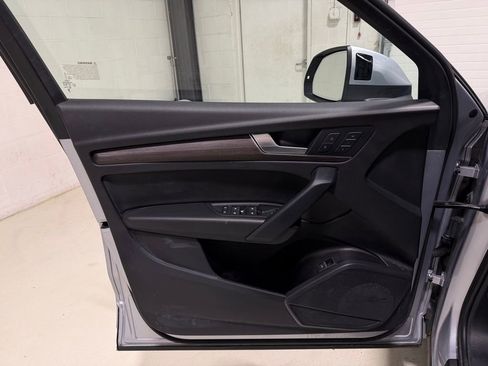 Used 2023 Audi Q5 2.0T Premium w/ Convenience Package image 9