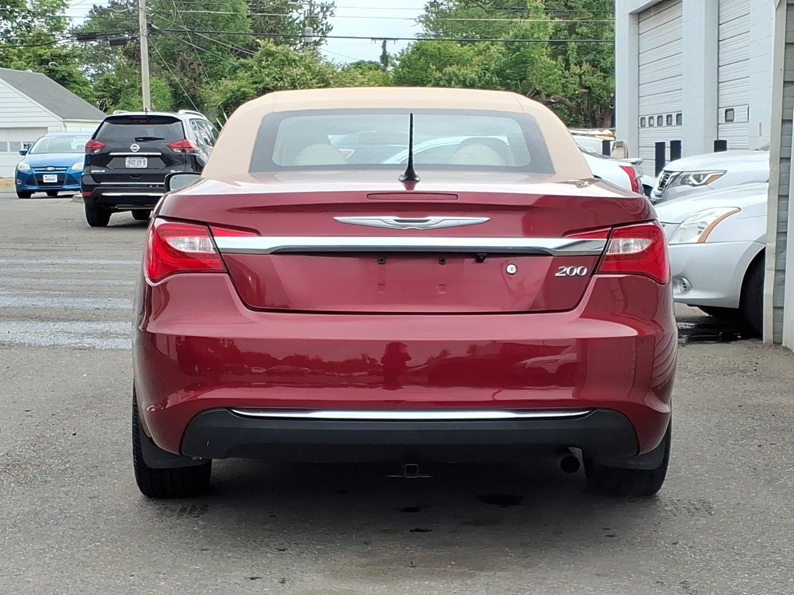 Used 2012 Chrysler 200 Touring FWD image 4