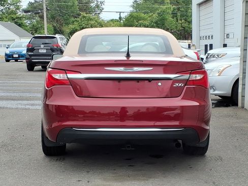 Used 2012 Chrysler 200 Touring FWD image 4