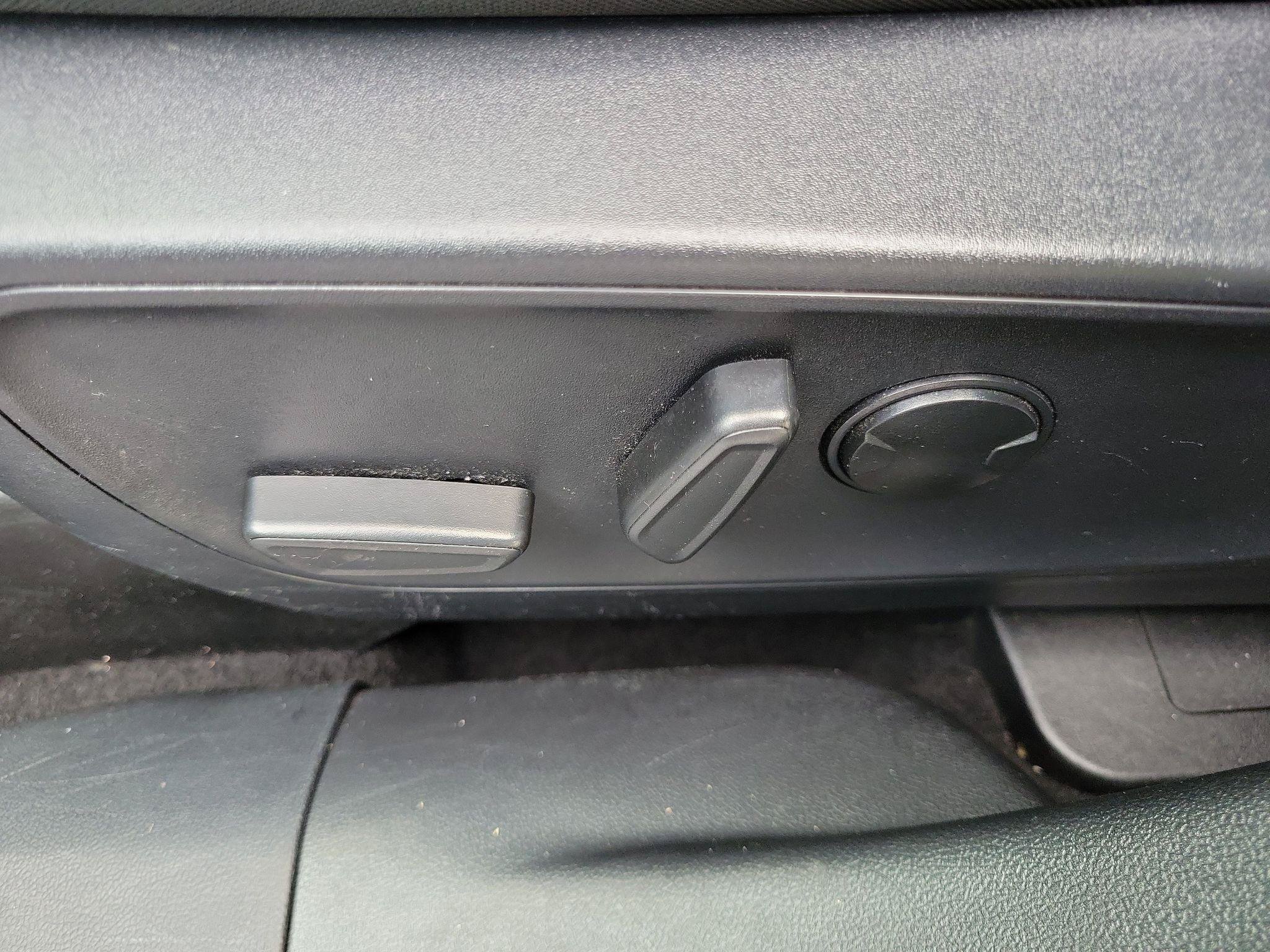Used 2025 Ford Escape ST-Line Select AWD/4WD image 7