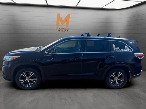 Used 2016 Toyota Highlander XLE AWD/4WD image 2