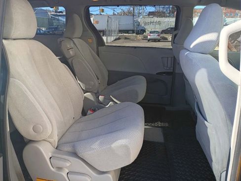 Used 2012 Toyota Sienna LE image 17