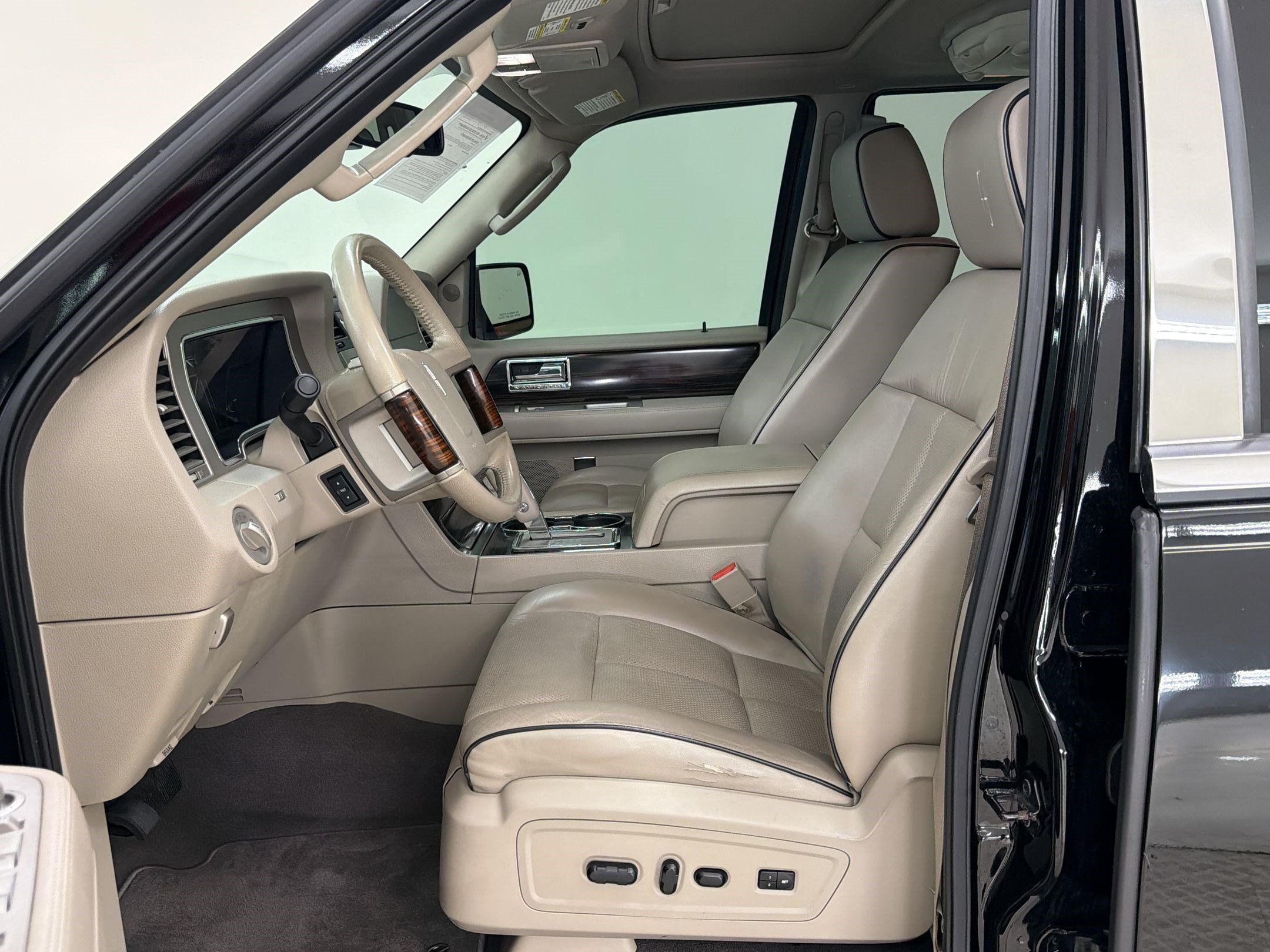Used 2007 Lincoln Navigator 2WD image 5