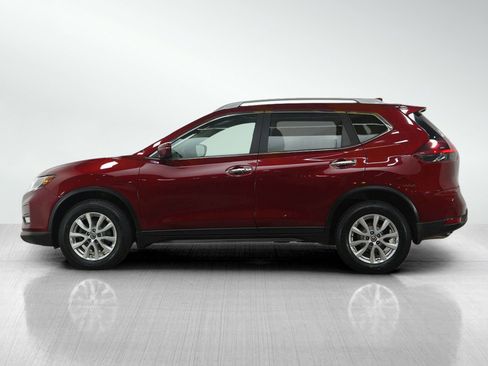 Used 2020 Nissan Rogue SV image 2