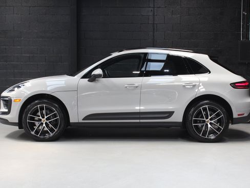 Used 2025 Porsche Macan w/ Premium Package Plus AWD/4WD image 3