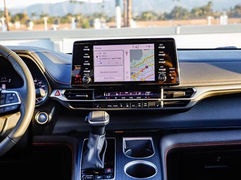 Used 2024 Toyota Sienna XSE w/ XSE Plus Package image 15