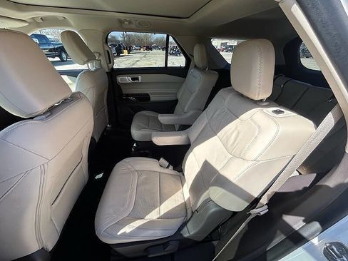 Used 2021 Ford Explorer Platinum w/ Equipment Group 601A AWD/4WD image 78