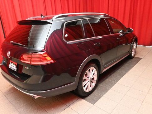 Used 2019 Volkswagen Golf Alltrack S image 5