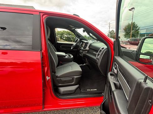 Used 2024 RAM 2500 Big Horn AWD/4WD image 28
