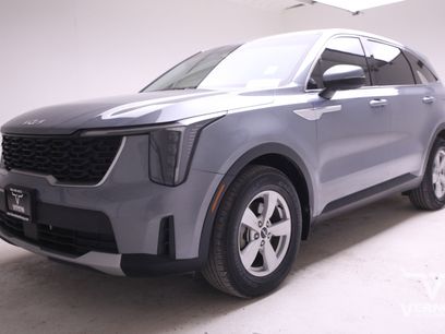 Used 2025 Kia Sorento LX