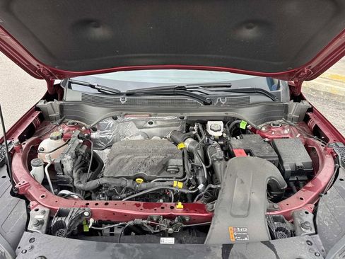 Used 2025 Chevrolet Trax LT w/ LT Convenience Package image 3