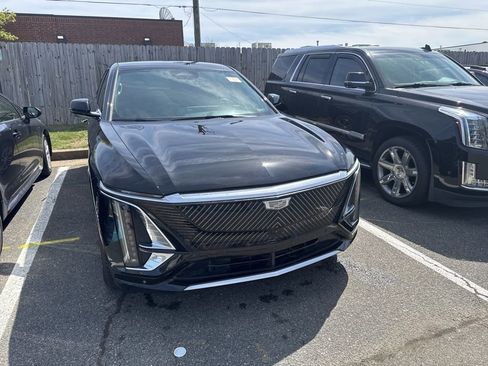 Certified 2024 Cadillac Lyriq Luxury image 1