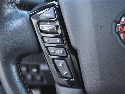 Used 2022 Nissan Frontier PRO-4X image 12