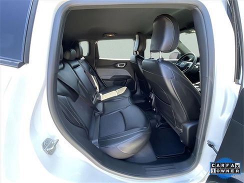 Used 2024 Jeep Compass Latitude image 30