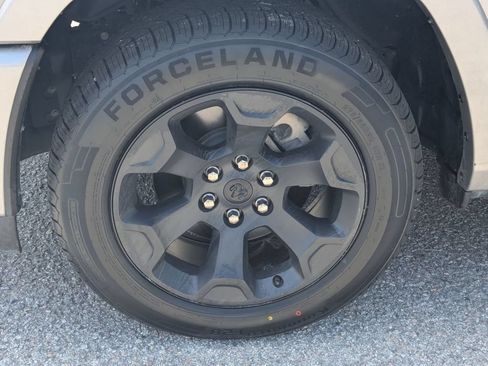 Used 2025 RAM 1500 Big Horn AWD/4WD image 10