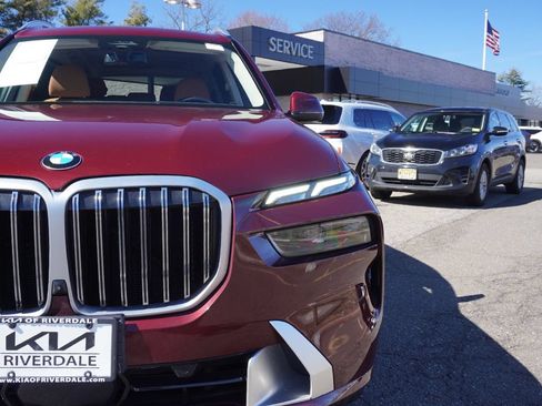 Used 2024 BMW X7 xDrive40i w/ Premium Package AWD/4WD image 18