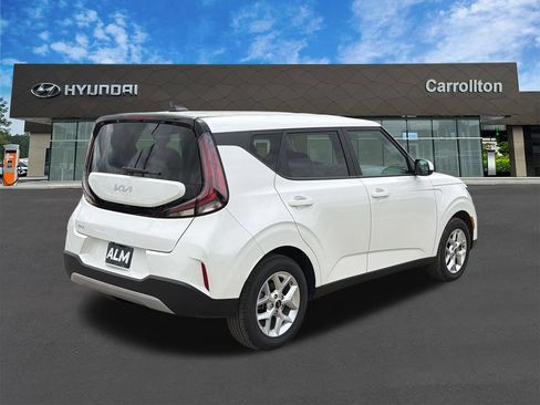 Used 2025 Kia Soul LX w/ LX Technology Package FWD image 5