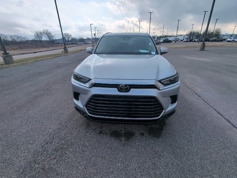 Used 2024 Toyota Grand Highlander XLE image 10