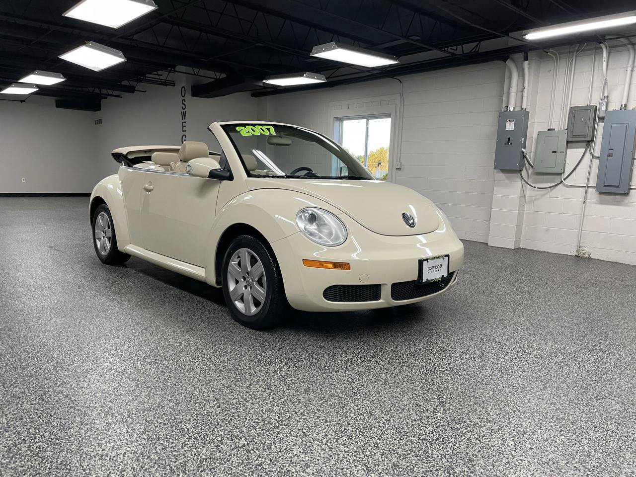 Used 2007 Volkswagen Beetle Convertible w/ Package 1 FWD image 11